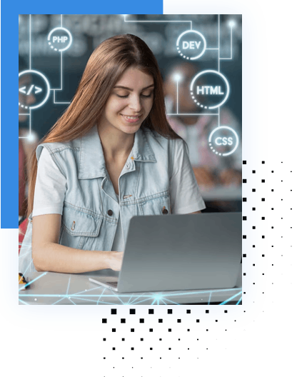 Lächelnde Frau am Laptop