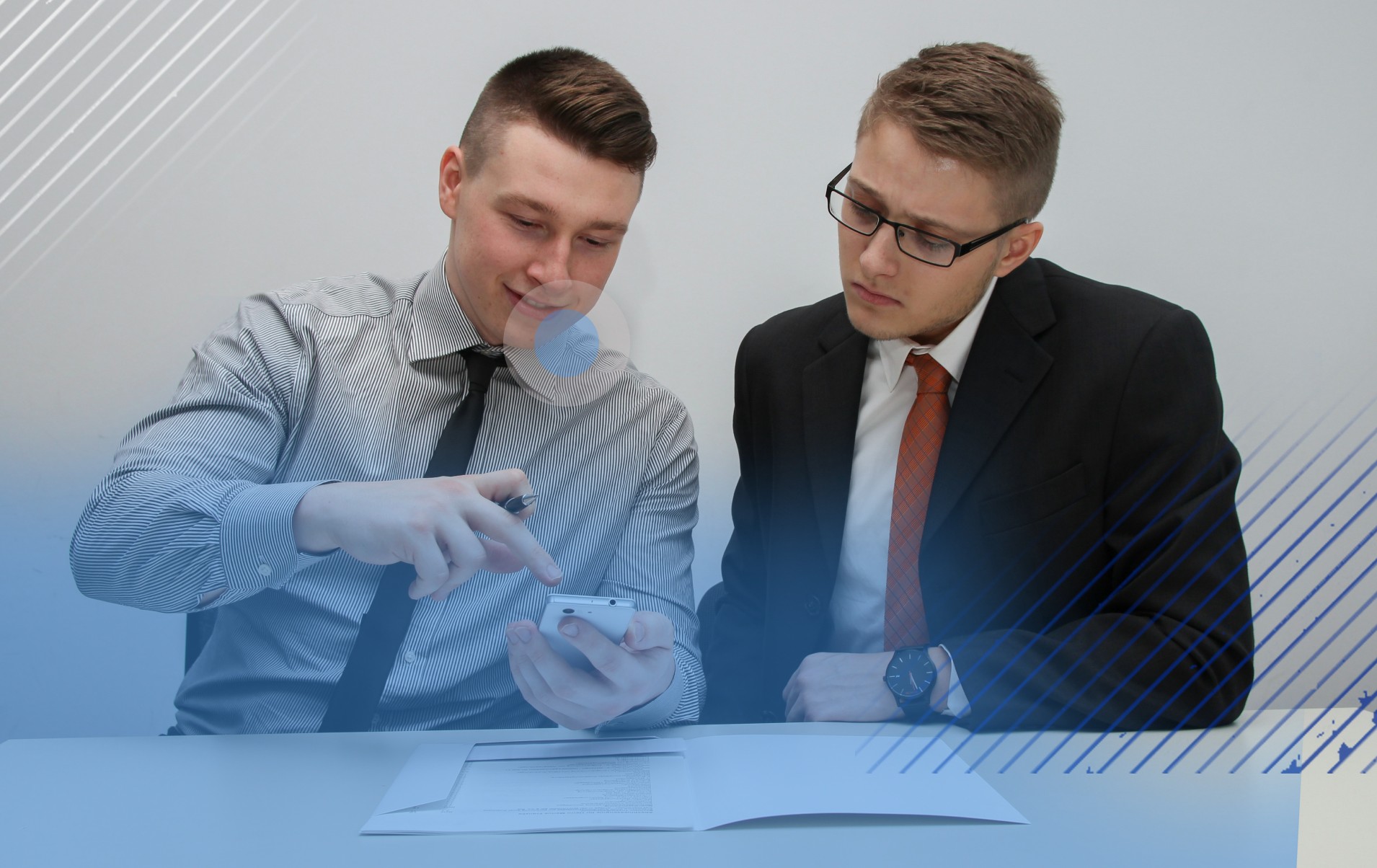 Zwei Männer im Gespräch